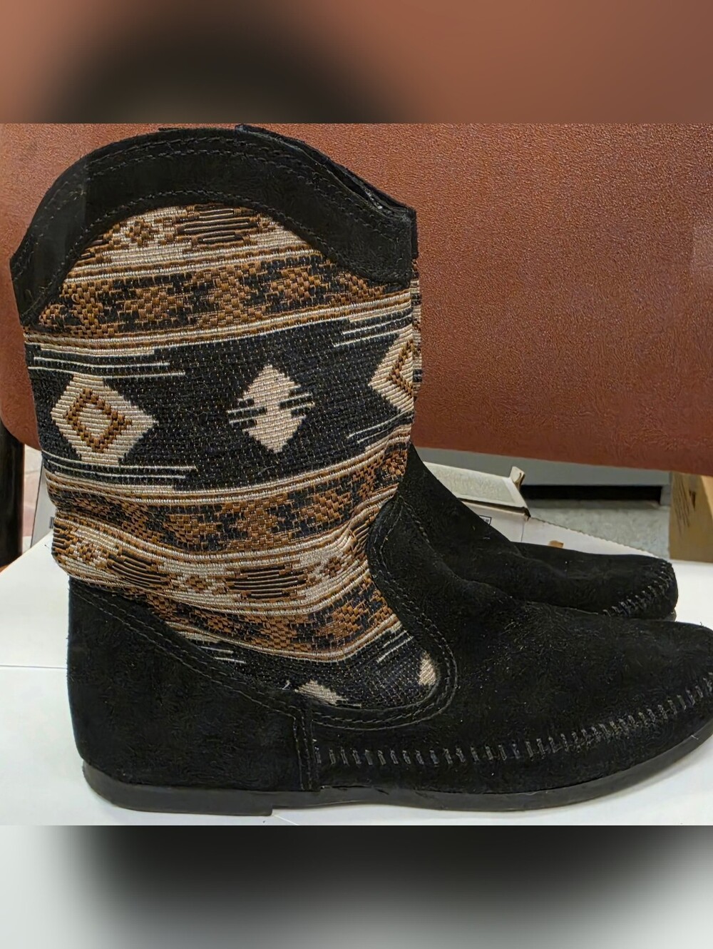 Minnetonka Black Moccasin (Size 8) Baja Aztec